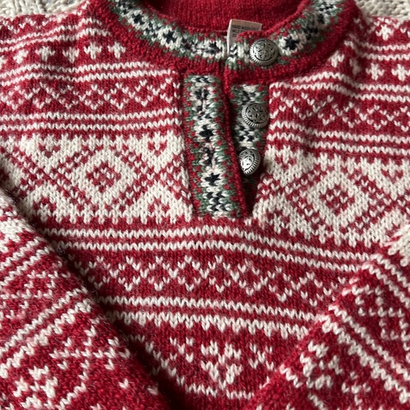 Women’s LL Bean Sweater Medium Red Beige Green Wool Buttons - Picture 3 of 14